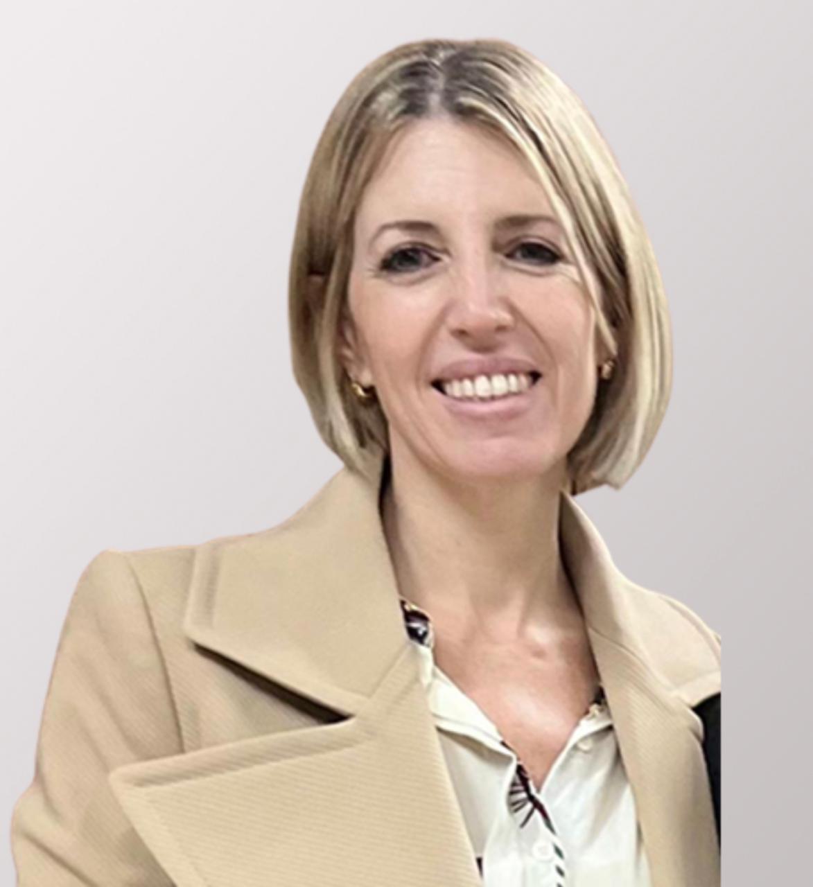 Andrea K. Secchi, Contadora Pública
